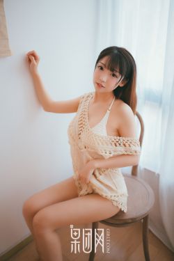 美女拉屎